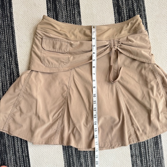 Athleta Skort‎ Women's Lightweight Tan Skort Size 6 - Picture 8 of 9